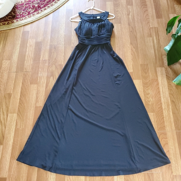 Sangria long dress/gown - Picture 3 of 13